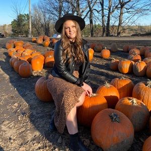 Meet your Posher, Caitlin